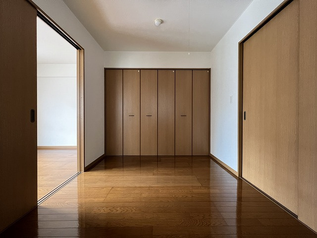 メロディハイム愛宕山の洋室|コンパクトで使いやすい洋室です
※反転の場合あり