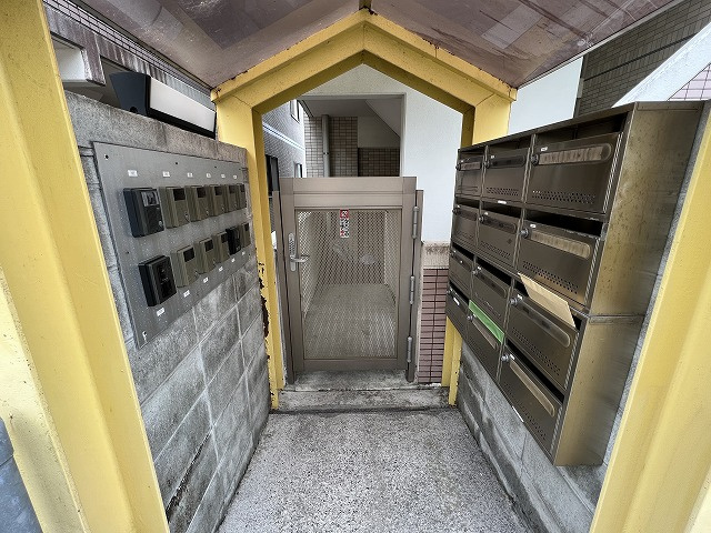 メロディハイム愛宕山のエントランス|ゆとりのあるエントランスです