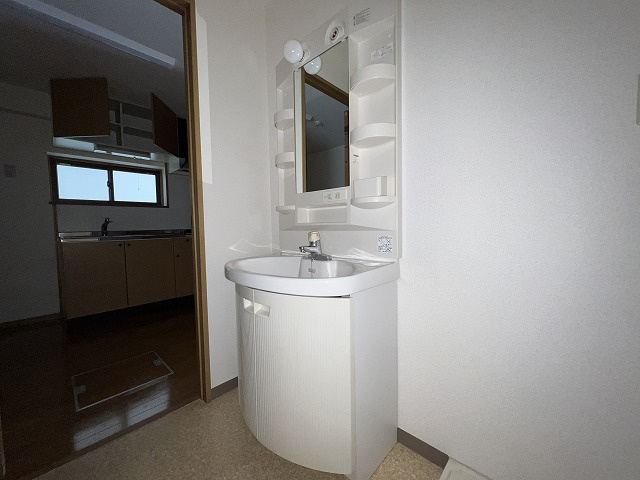 メロディハイム愛宕山の独立洗面台|使いやすい独立洗面台です
※反転の場合あり