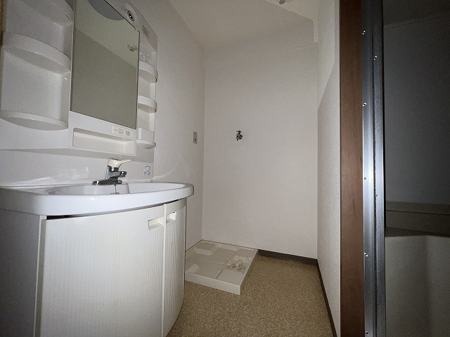 メロディハイム愛宕山の洗面所|忙しい朝には欠かせない洗面所です
※反転の場合あり