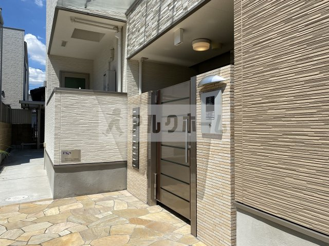 フジパレスパルトネールさとの3番館のエントランス