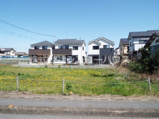 【外観】 | 南側が道路なので日当たりも良好です。敷地面積はゆとりある約88坪。