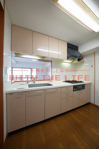 サーパス諏訪野第2【キャッシュバック対象物件】のキッチン|コンパクトなキッチンで掃除もラクラク