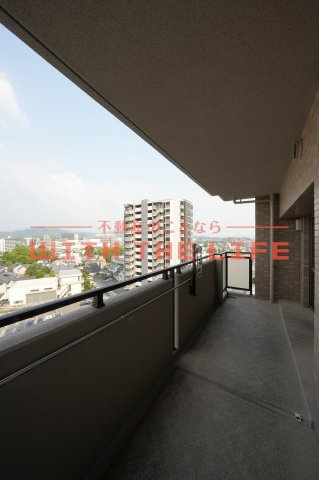 サーパス諏訪野第2【キャッシュバック対象物件】のバルコニー|お洗濯にも便利なバルコニー付き