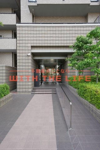 サーパス諏訪野第2【キャッシュバック対象物件】のエントランス|ゆとりのあるエントランスです