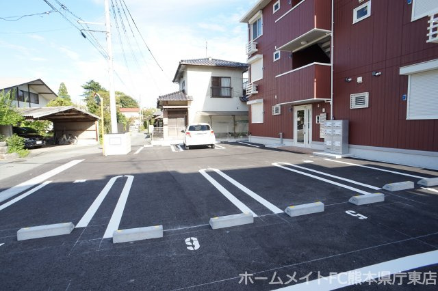熊本市中央区渡鹿６丁目のアパートの駐車場