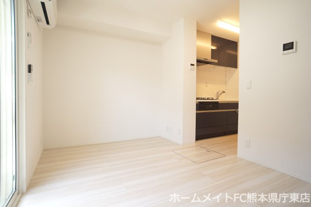 熊本市中央区渡鹿６丁目のアパートの居間・リビング