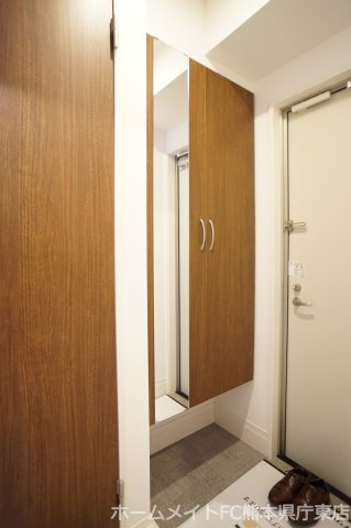 熊本市中央区渡鹿６丁目のアパートの玄関