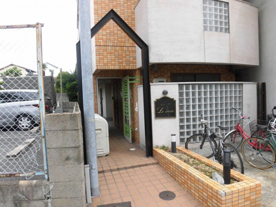 【エントランス】 | ルレーヴ | 外観にマッチしたエントランスです