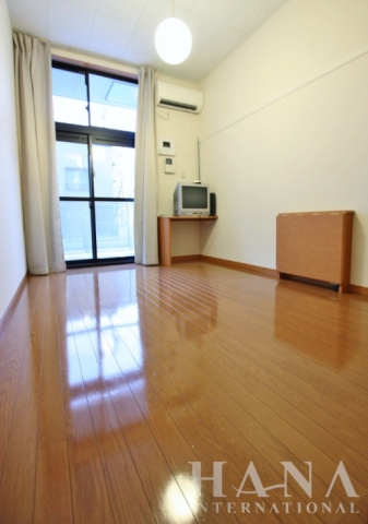 【居間・リビング】 | レオパレスヨロズヤＣ | ※１階のみフローリングとなります