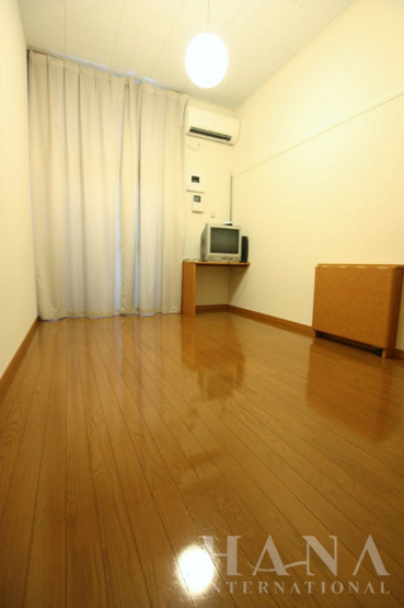 【居間・リビング】 | レオパレスヨロズヤＣ | ※１階のみフローリングとなります