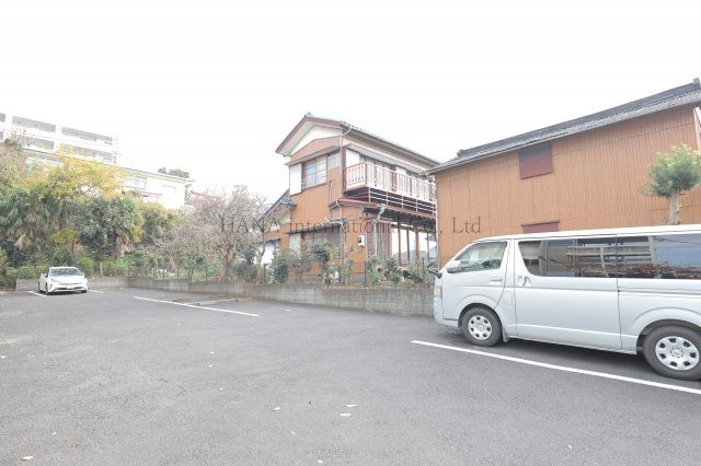 レオパレスヨロズヤＣの駐車場