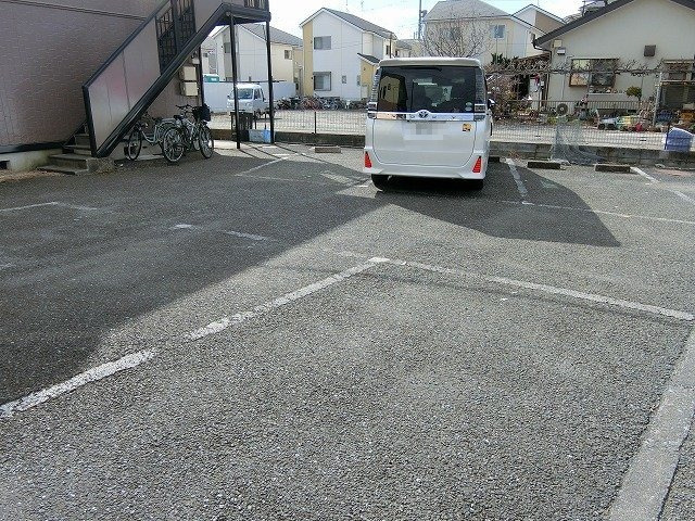 メゾンファームの駐車場