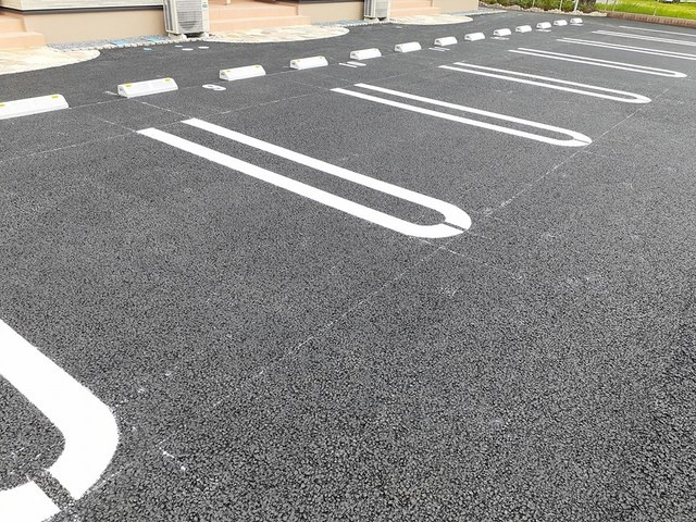 ノーブルBの駐車場