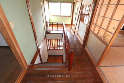 【その他共用部分】 | 天瀬本城中古住宅 | ひろい階段室です。