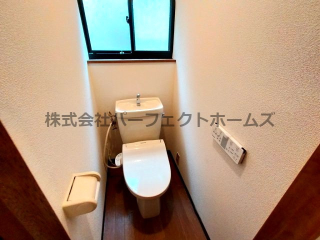 枚方市招提南町１丁目の一戸建てのトイレ|ゆったりとした空間のトイレです