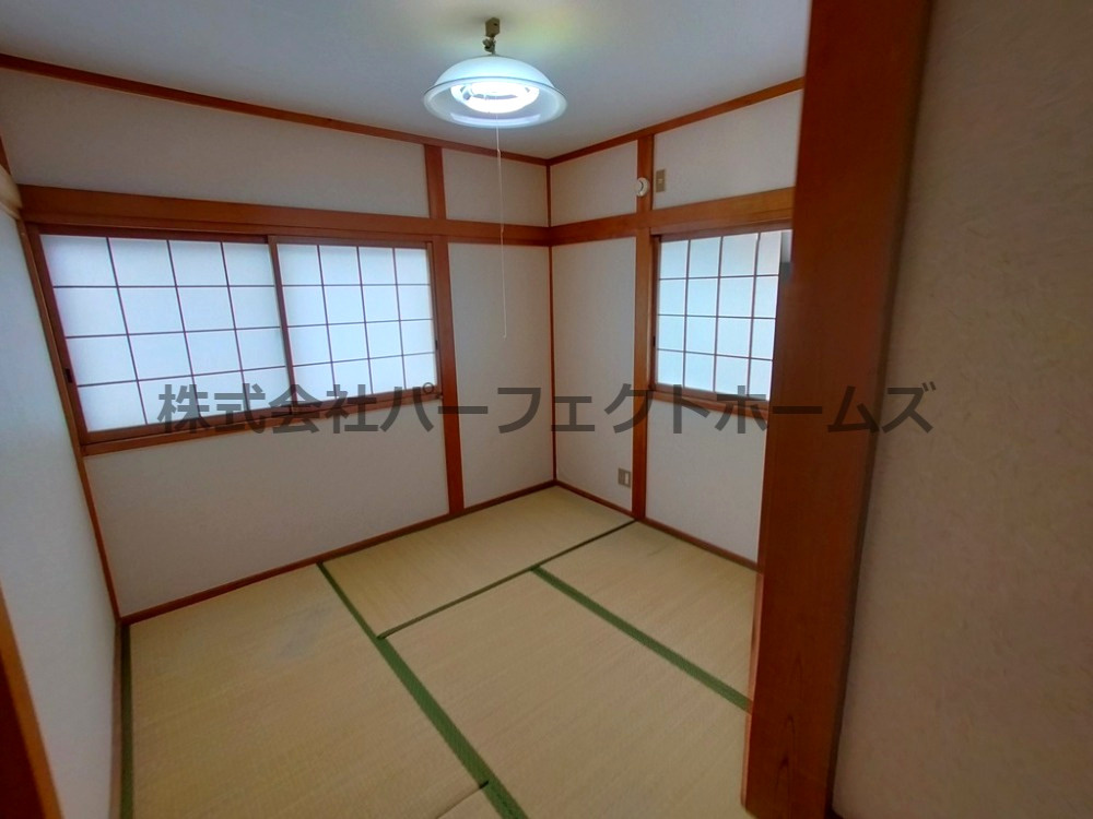 枚方市招提南町１丁目の一戸建ての内装|明るい色調の室内です