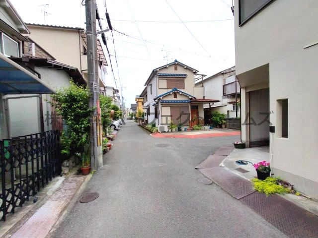 枚方市招提南町１丁目の一戸建ての周辺|前面道路！