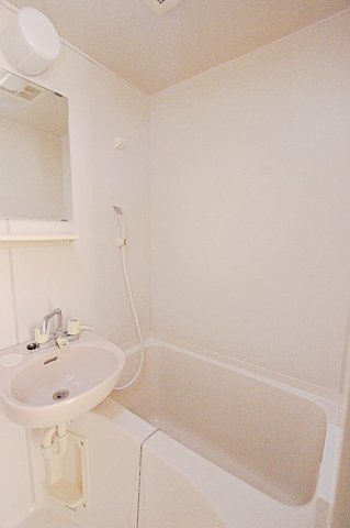 多摩ハイツの浴室|洗面ボール付のユニットバス