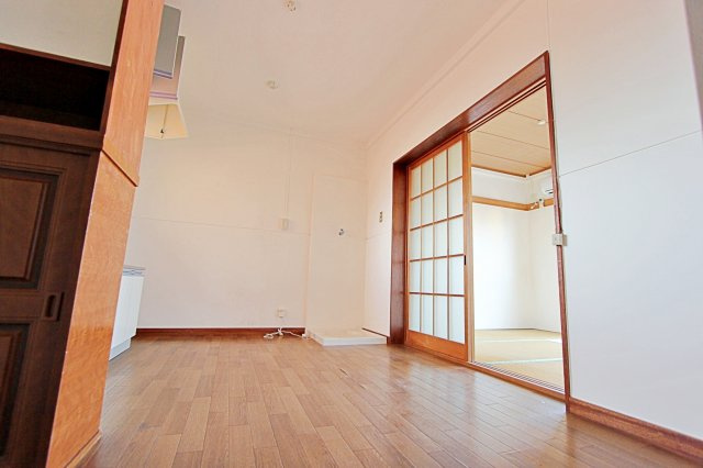 多摩ハイツの居間・リビング|DK