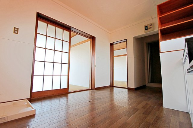 多摩ハイツの居間・リビング|ＤＫ