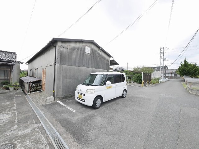 山本貸家の駐車場