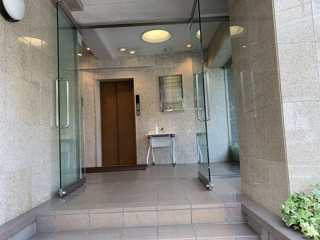 井雅ビルのエントランス