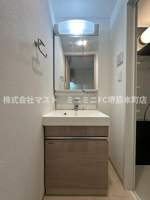 大阪市中央区瓦屋町２丁目の賃貸マンションの洗面所