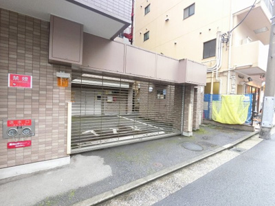 【駐車場】 | エンゼル横濱鶴見シンフォニアート | 駐車場入口です。