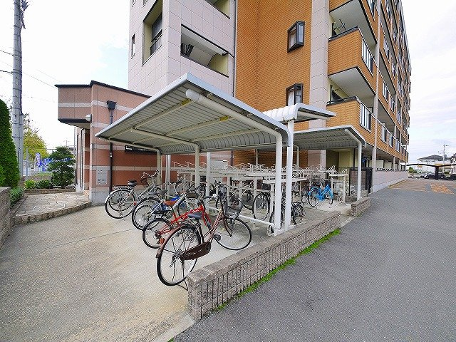 アンソレイエ　（前裁町）のその他共用部分|共用の駐輪場です