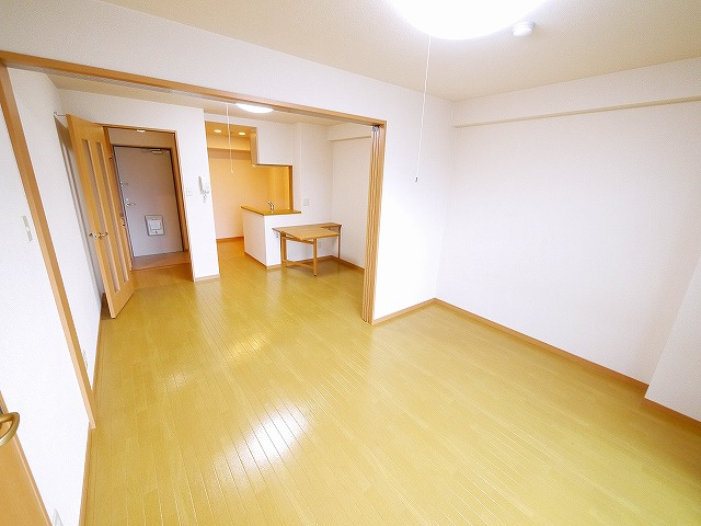 アンソレイエ　（前裁町）の内装|ゆったりした洋室です