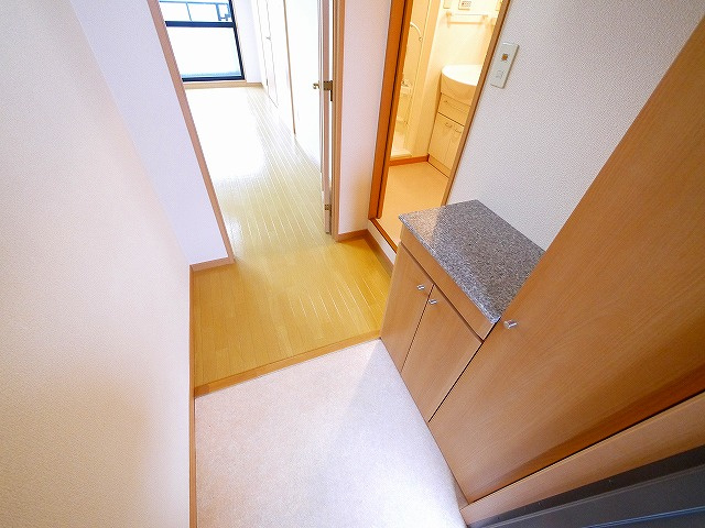 アンソレイエ　（前裁町）の玄関|ゆったりとした玄関です