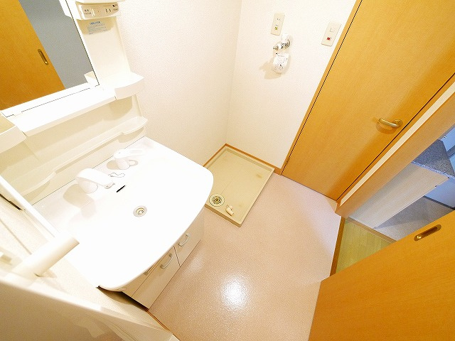 アンソレイエ　（前裁町）の洗面所|忙しい朝には欠かせない洗面所です