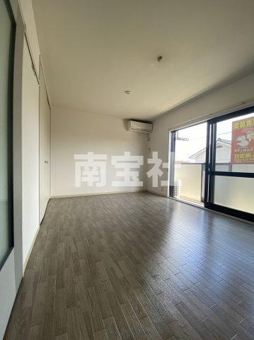 【居間・リビング】 | 使いやすいエアコン付きの居間です