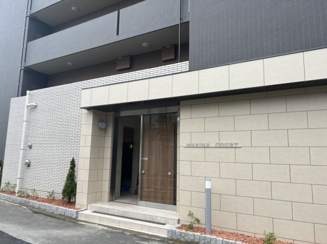 マリーナコートのエントランス