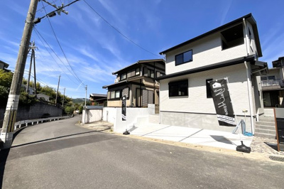 【前面道路含む現地写真】 | 伏見区醍醐勝口町　新築戸建 | 【アル・プラザ醍醐店】最寄り駅『醍醐駅』にあるショッピングモール。買物だけでなく豊富な講座のカルチャーセンターもあり毎日の暮らしが充実します。