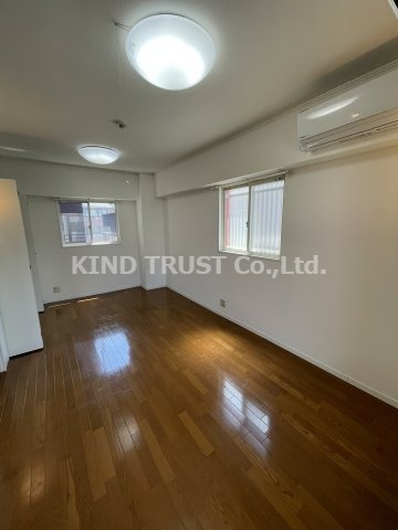 シャルムヒルズ南森町の居間・リビング|使いやすいリビングです