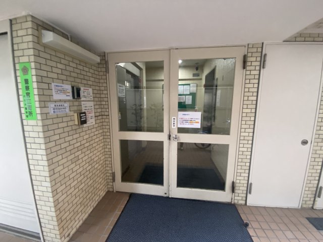 初台パークサイドハイツのエントランス