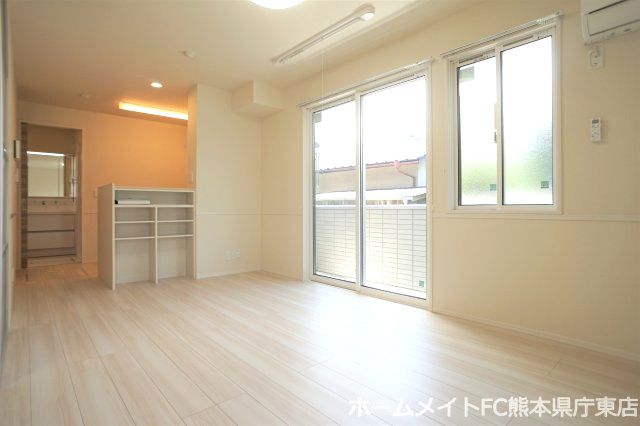 熊本市東区長嶺東８丁目のアパートの居間・リビング