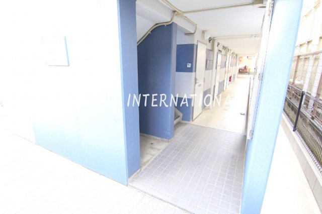 レオパレスルフナのエントランス