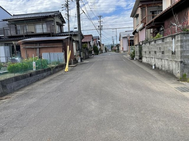 各務原市蘇原緑町２丁目の前面道路含む現地写真