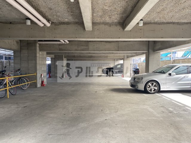 ロイヤル陽光園の駐車場