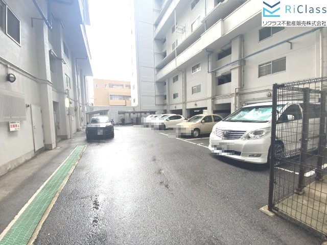 御崎南ビルの駐車場