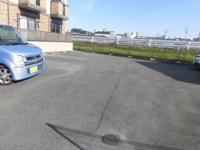 シャトレーSの駐車場