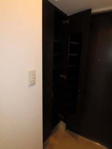 サムティ大阪WESTグランジールの収納