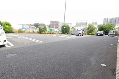 【駐車場】 | リビングタウン鍵山 Ａ