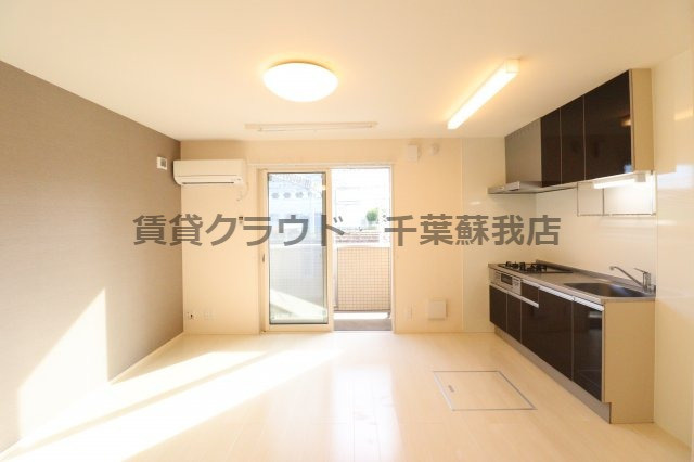 MAISON TAKIZAWAの居間・リビング|こちらのリビングで趣味の時間をお楽しみください