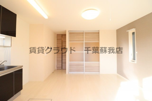 MAISON TAKIZAWAの居間・リビング|南西向きのLDKは約10.3帖の広々としたスペース♪