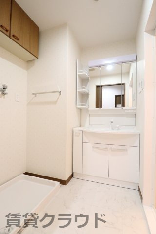 オーシャンビュー壱番館の洗面所|シャンプードレッサーもあるので朝の忙しい時に便利ですよね！