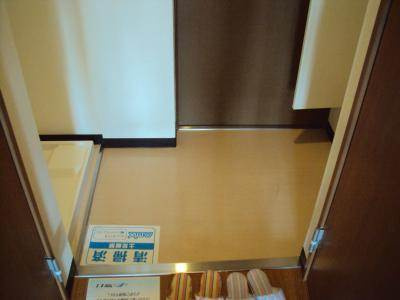 CASA FLUENTE（カーサフルエンテ）の玄関